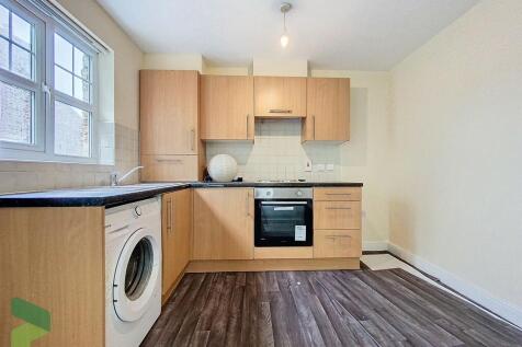 Fully Fitted Kitc...