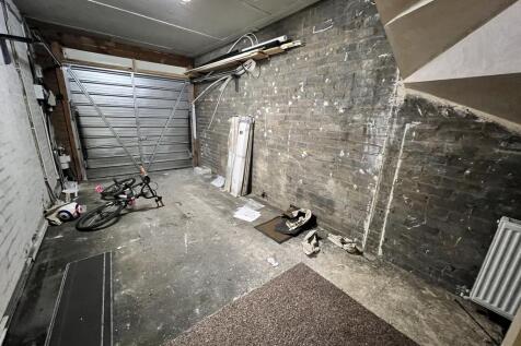 Integral garage 