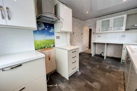 Fitted kitchen 