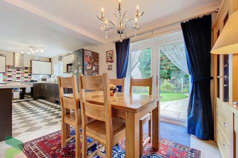 Fitted Dining Kit...