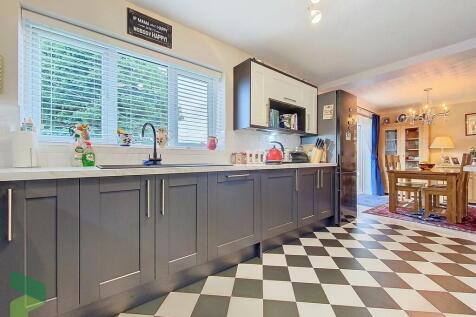Fitted Dining Kit...
