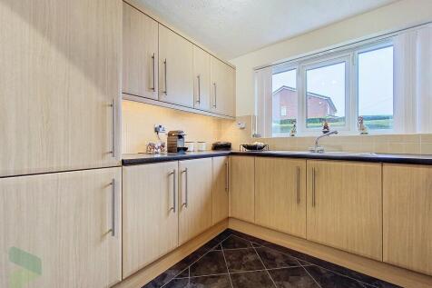 Fully Fitted Kitc...