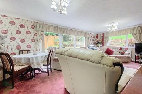 Living Room  / Fa...