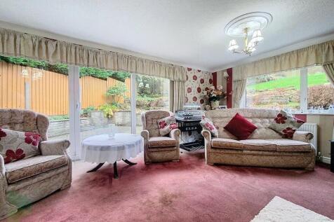 Living Room  / Fa...