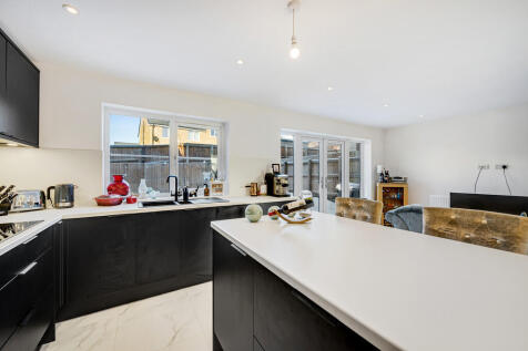 Fitted Kitchen	