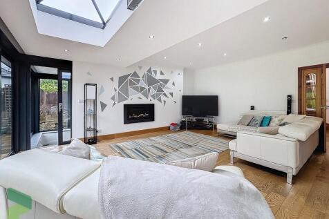 Open Plan Lounge ...