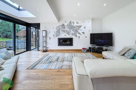 Open Plan Lounge ...