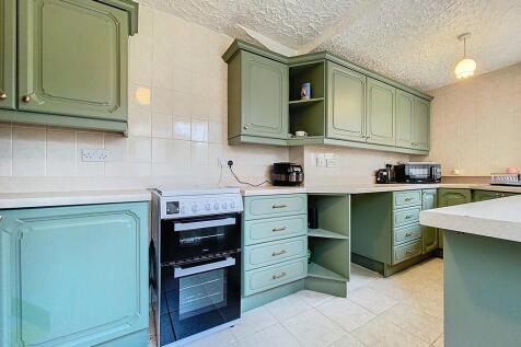 Fully Fitted Kitc...
