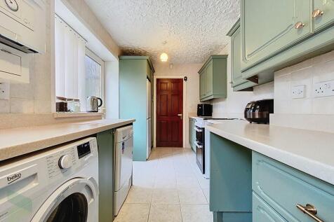 Fully Fitted Kitc...