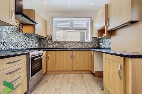 Fully Fitted Kitc...