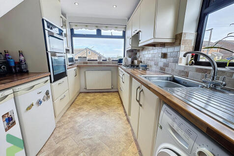 Fitted kitchen 