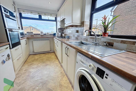 Fitted kitchen 