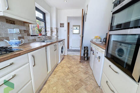 Fitted kitchen 