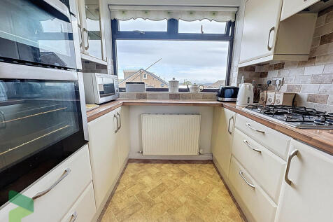 Fitted kitchen 