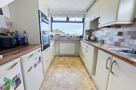 Fitted kitchen 