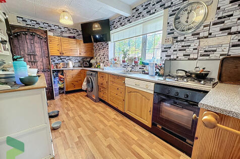 Fitted kitchen