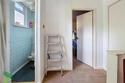First floor landi...