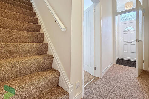 Hallway to vestib...