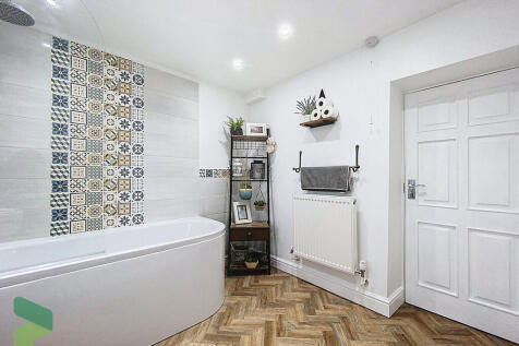 Family bathroom G...