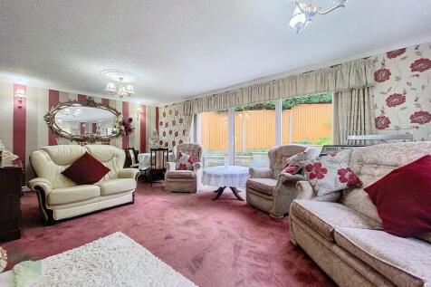 Living Room  / Fa...