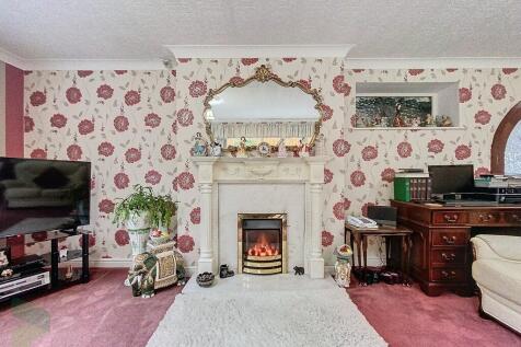 Living Room  / Fa...