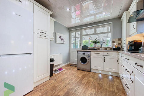 Fitted Dining Kit...