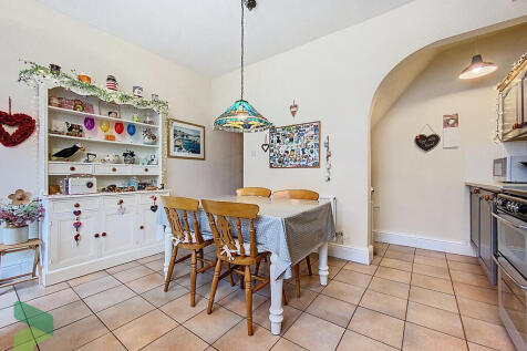 Fitted Dining Kit...