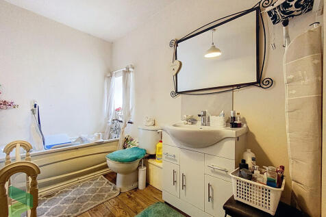 Granny Annex Bath...