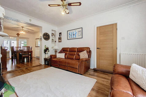 Lounge through to...