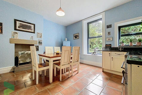 Fitted Dining Kit...