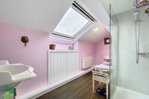 Bedroom One Ensui...