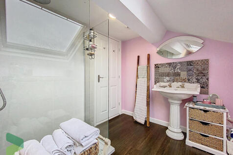 Bedroom One Ensui...