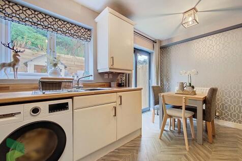 Fitted Dining Kit...