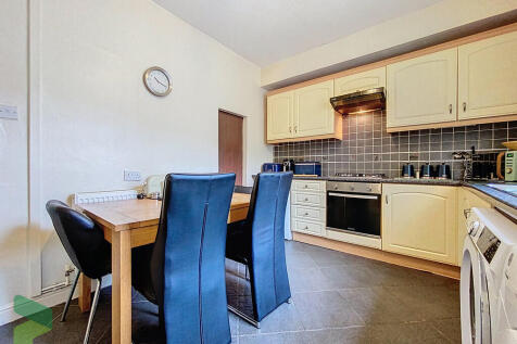 Fitted Dining Kit...