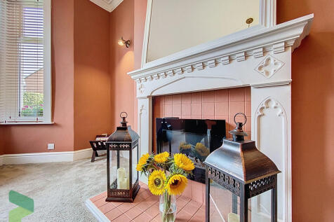 Dining Room Featu...