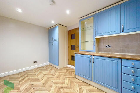 Fitted Dining Kit...