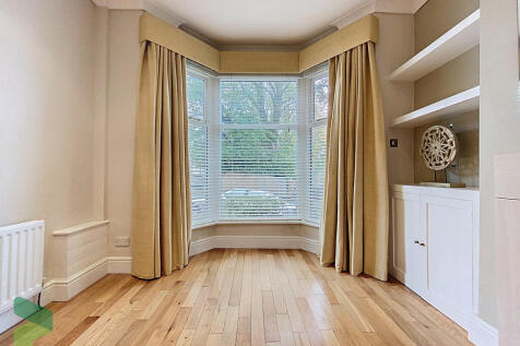 Sitting Room Bay ...