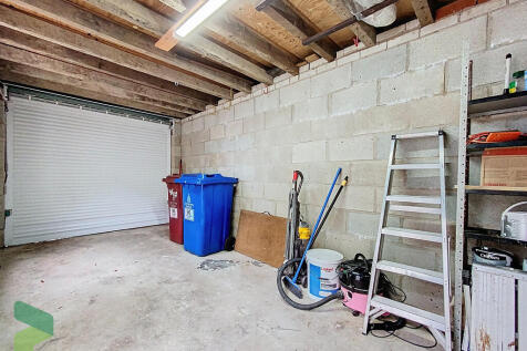 Attached Garage (...