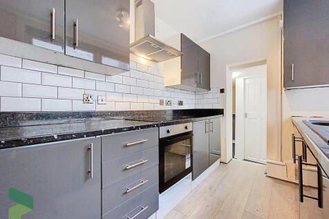 Fully Fitted Kitc...