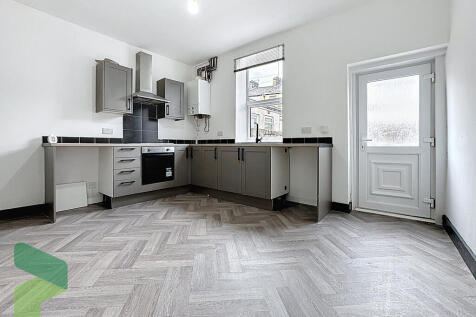 Fully Fitted Kitc...