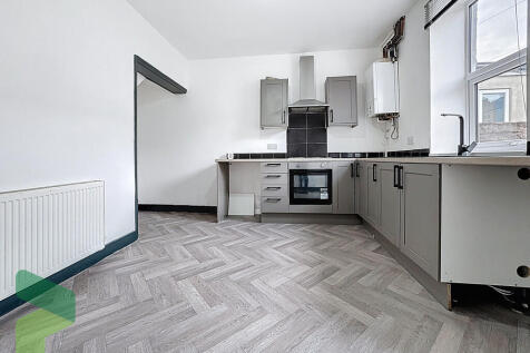 Fully Fitted Kitc...