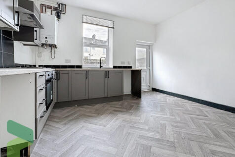 Fully Fitted Kitc...