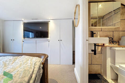 Attic room and en...