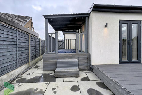 Rear garden with ...