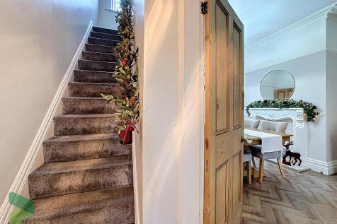 Stairs to 1st flo...