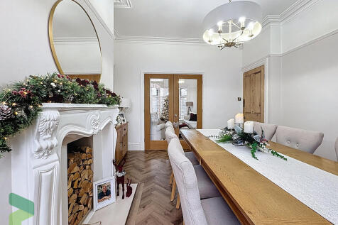 Dining room/sitti...