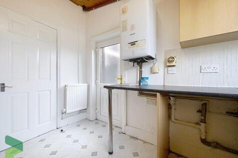 Fully Fitted Kitc...