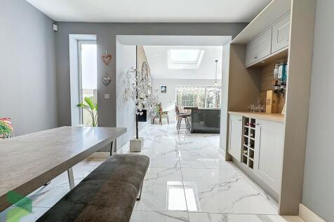 Dining area in Ki...