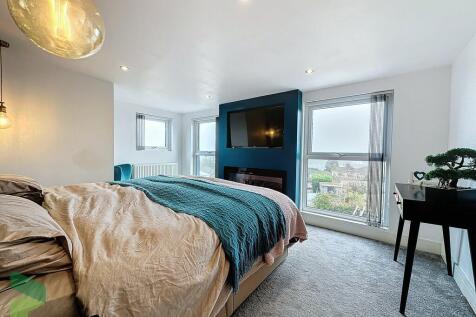 Main bedroom 2nd ...