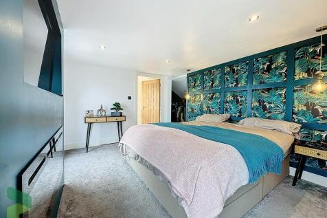 Main bedroom 2nd ...